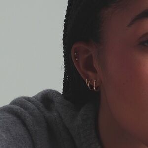 Mejuri 14k Pleated Huggie U Hoops
